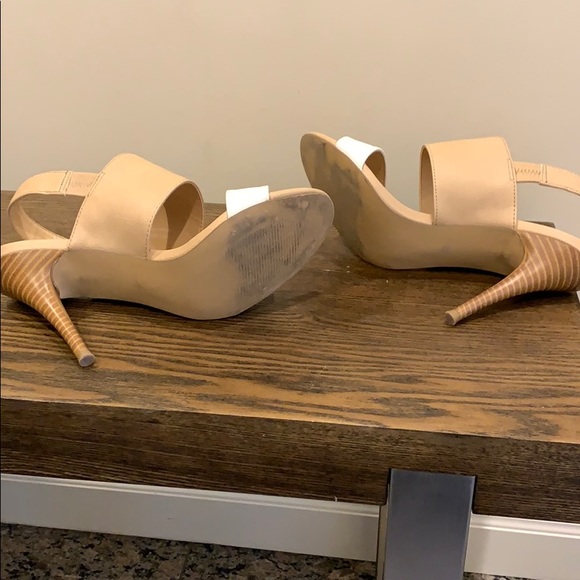 Expression nude and white pumps - Picture 3 of 5